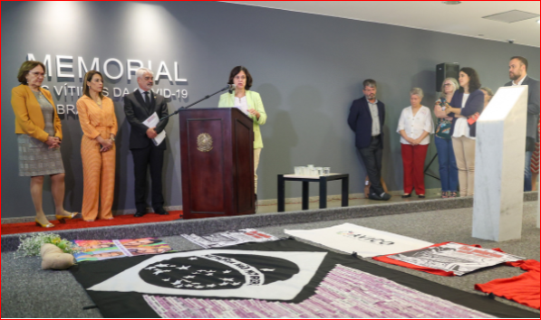 Ministra da Saúde participa de ato em homenagem às vítimas da Covid-19